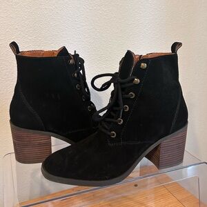 Lucky Brand Women's Black Suede Lace-Up Ankle Boots
